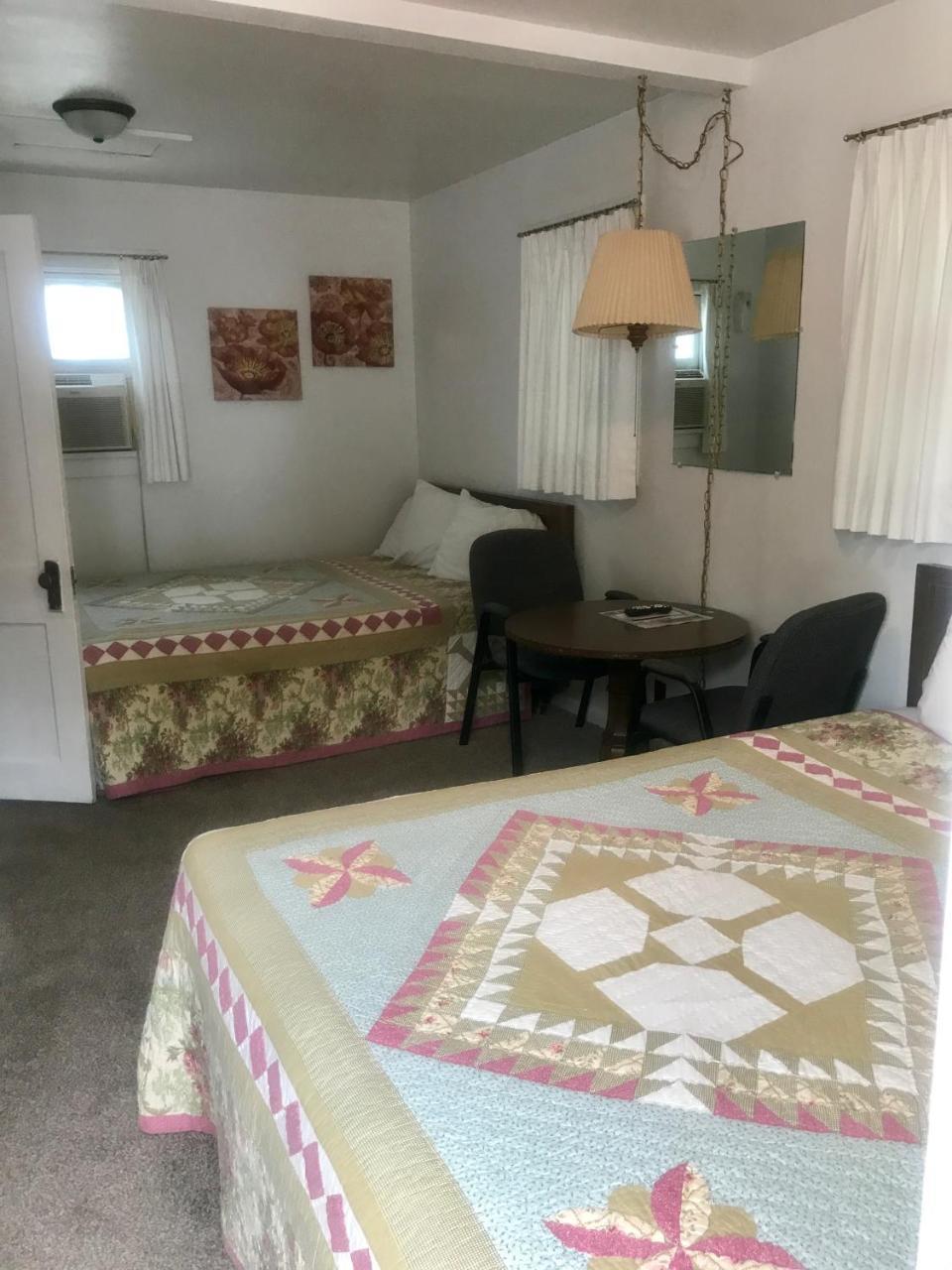 Chalet Motel 卡斯特 外观 照片