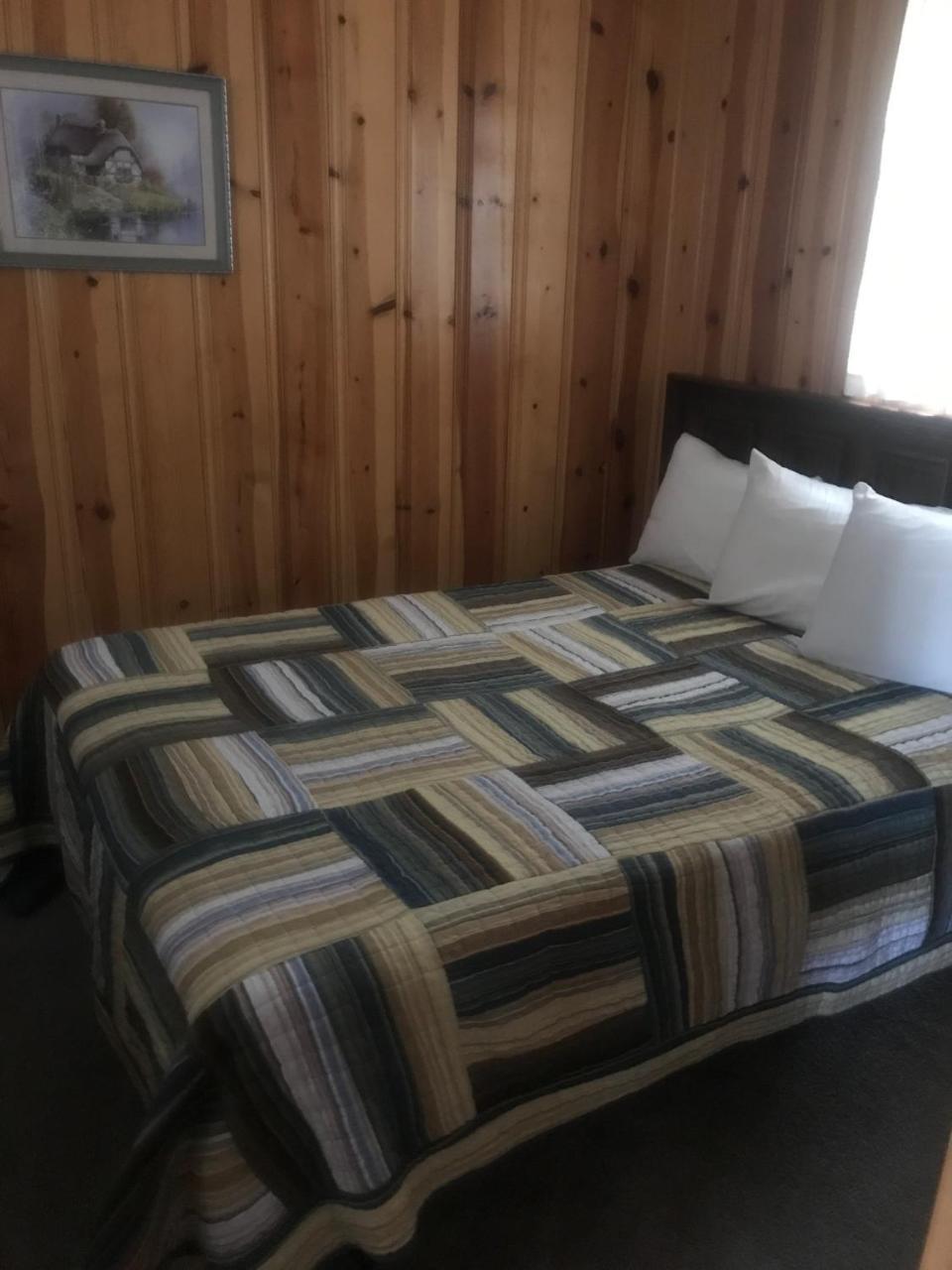 Chalet Motel 卡斯特 外观 照片