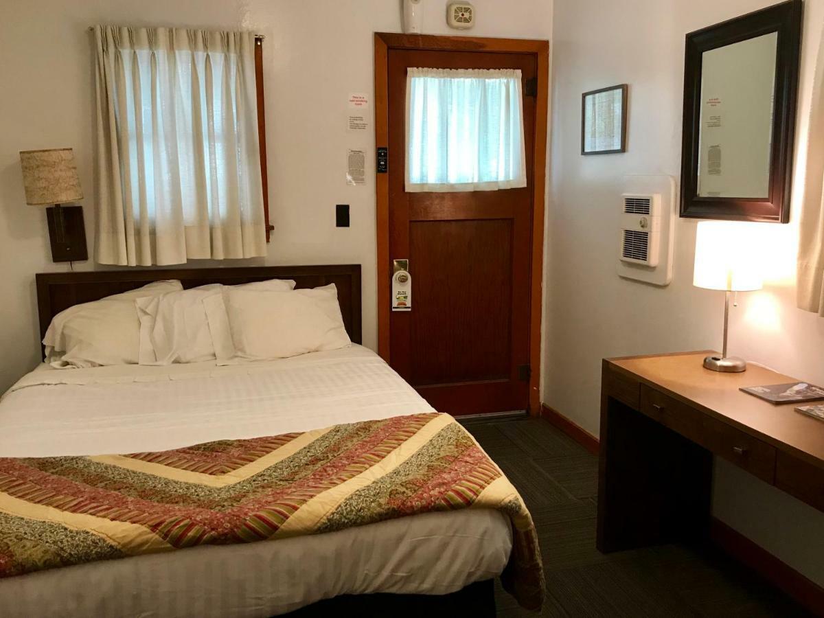 Chalet Motel 卡斯特 外观 照片