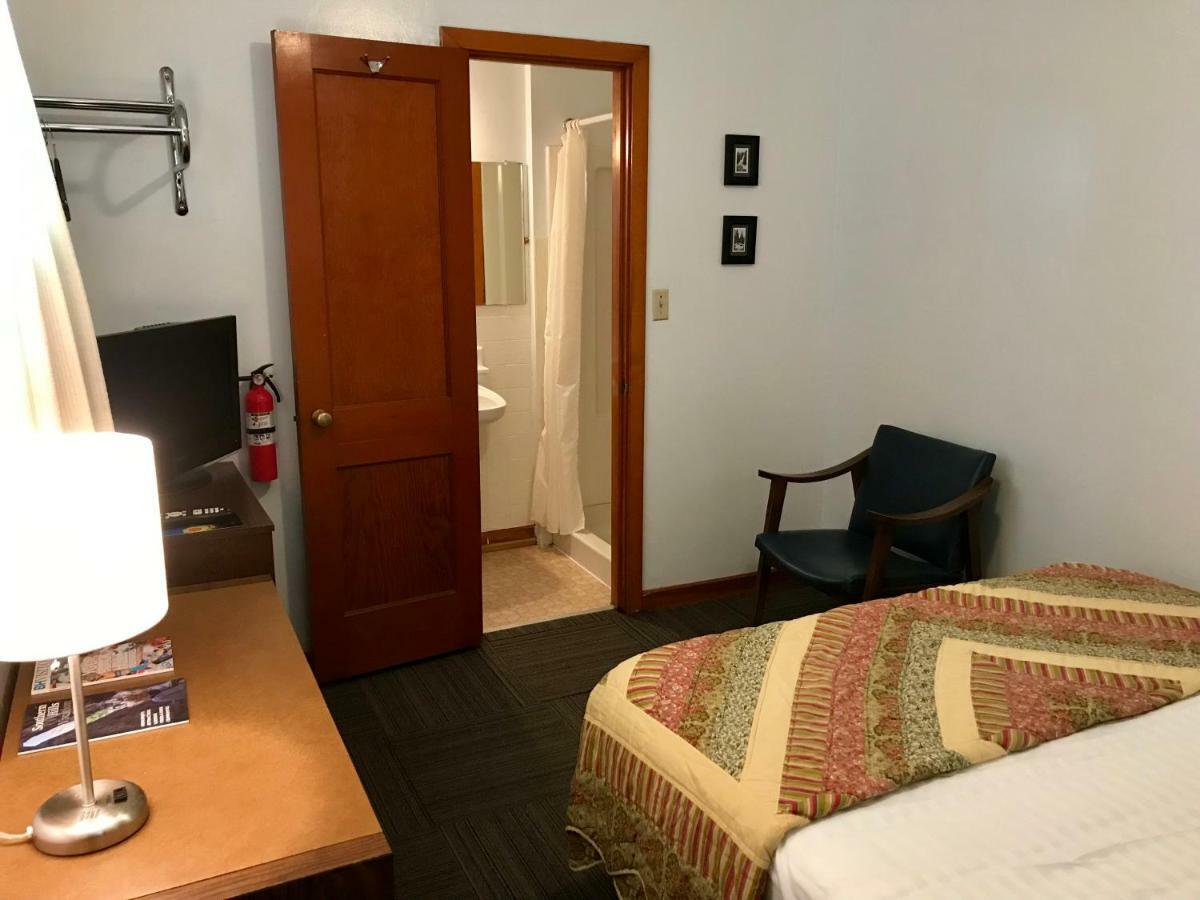 Chalet Motel 卡斯特 外观 照片